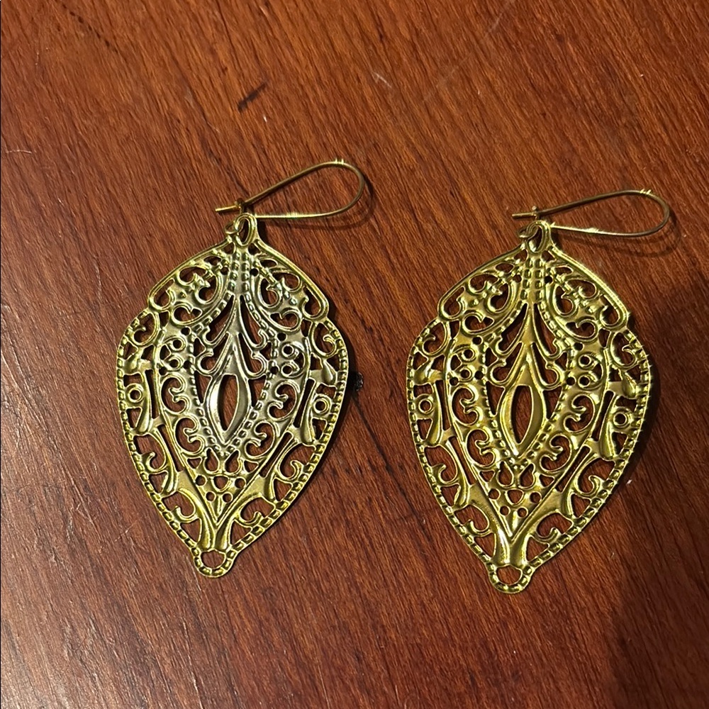 Elegant Gold Filigree Earrings